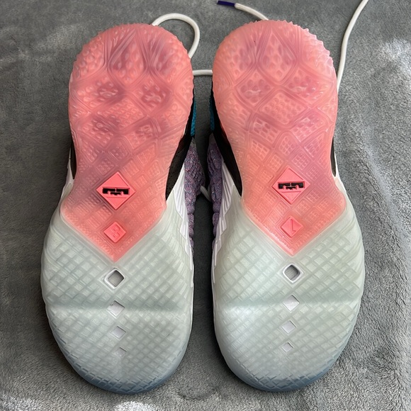 🎯NWOT Nike LeBron 18 'Graffiti' 4.5Y \ 23.5CM \ EU36.5 - Picture 9 of 13